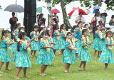 ケイキのフラは、日本の幼稚園のお遊戯にそっくり。